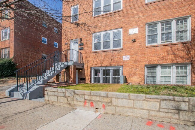 Foto del edificio - 1626 Independence Ave SE