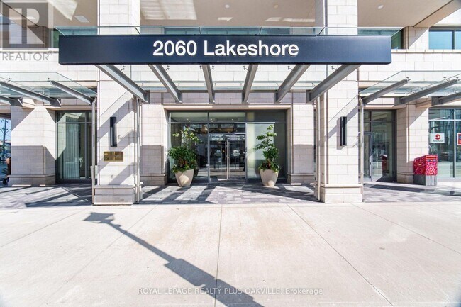 Photo du bâtiment - 2060 Lakeshore Rd.