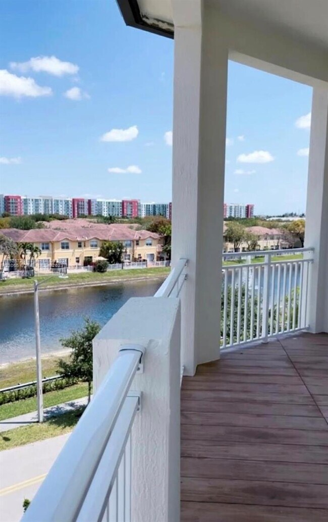 Foto del edificio - 10950 NW 82nd St
