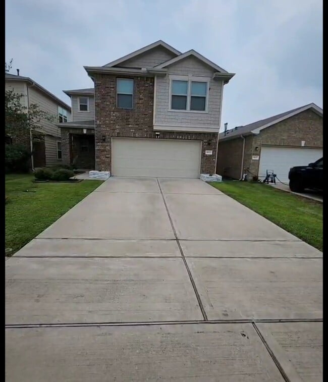 Building Photo - 16623 Live Oak Canyon Dr