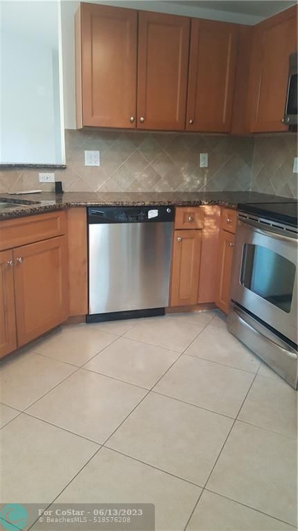 Foto del edificio - 1731 NE 6th St