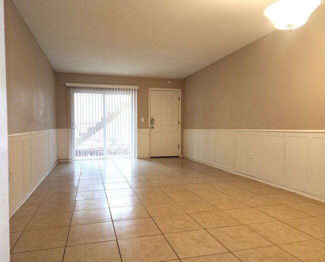 Building Photo - 1 BR/1 BA Condo; Ground Floor Unit; All-Ti...