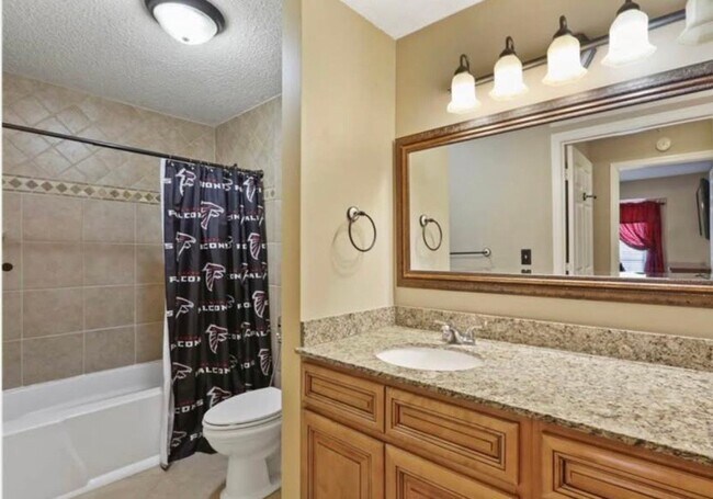 Foto del edificio - 642 Granville Ct