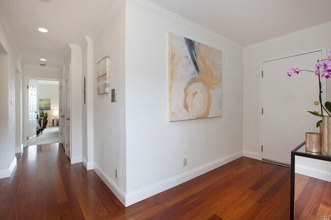 Foto del edificio - Updated and Bright 2 Bedroom Condo with Wr...