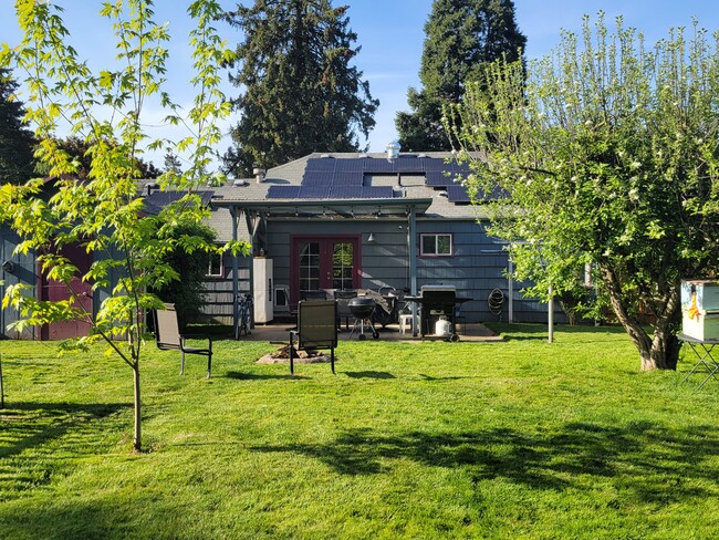 Building Photo - 13220 SW Hazel St