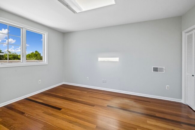 Foto del edificio - 32 Smith Ave