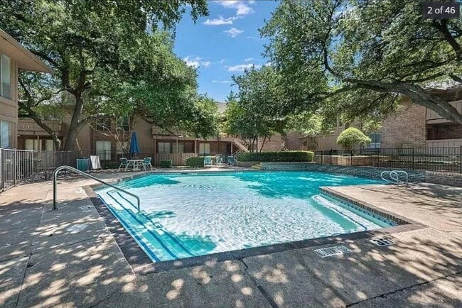 Foto del edificio - 10566 High Hollows Dr