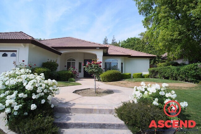 Foto del edificio - Elegant 3BD/2BA Home with Office Space in Bakersfield's Desirable 93312 — HOA Community, Gardener...