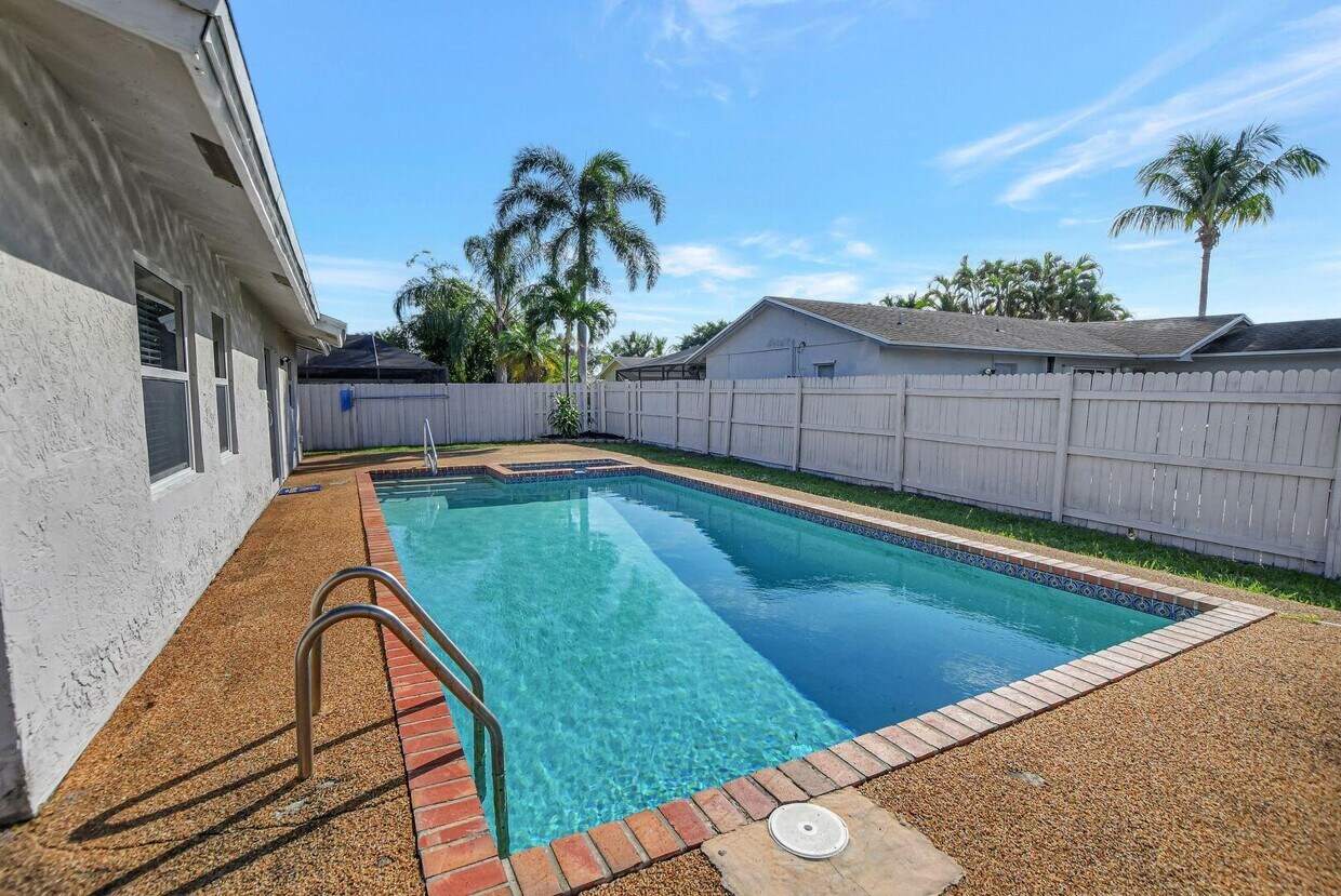 Primary Photo - 9632 Saddlebrook Dr