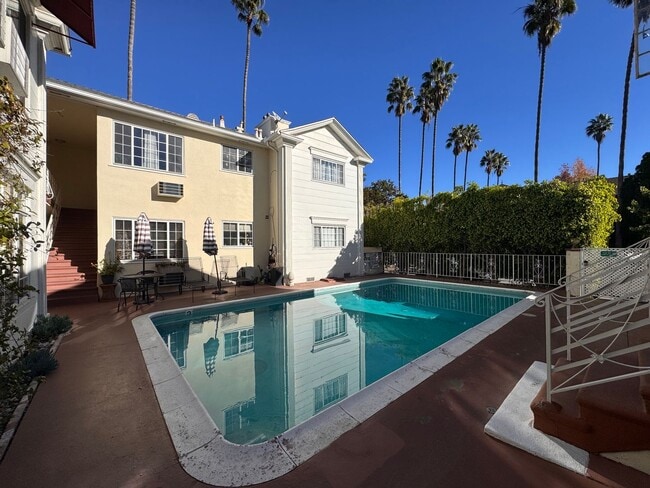 Foto del edificio - 12000 Moorpark St