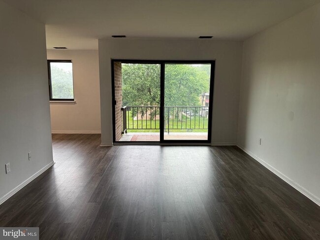 Building Photo - 6011 Majors Ln