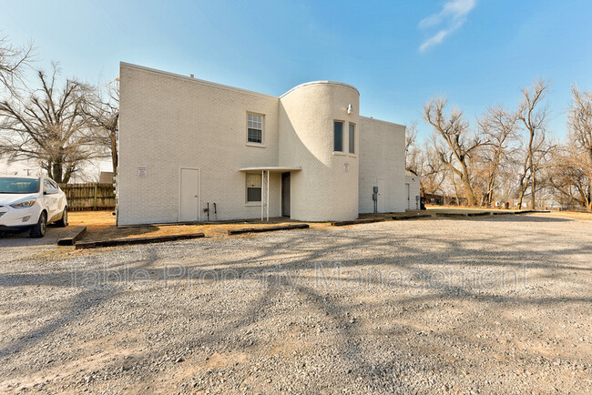 Building Photo - 1135 N Purdue Ave
