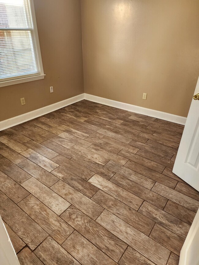 Building Photo - 2198 Central Ave