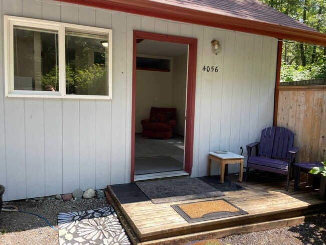 Building Photo - Langley Apartment with Utilities Included!