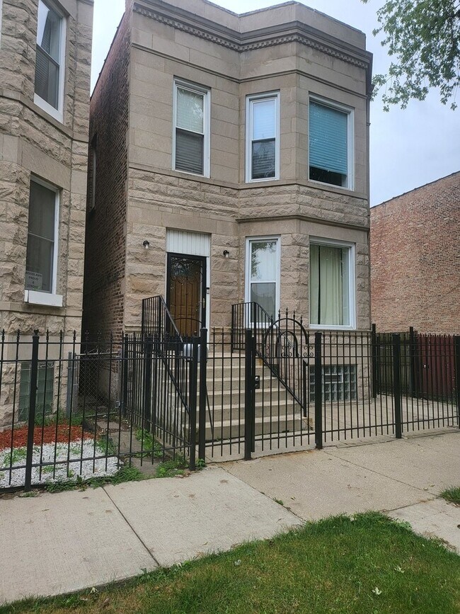 Building Photo - 6615 S Rhodes Ave