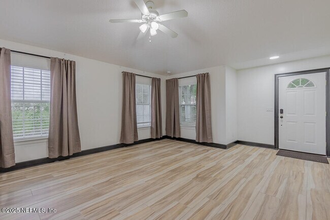 Building Photo - 2039 Navaho Ave