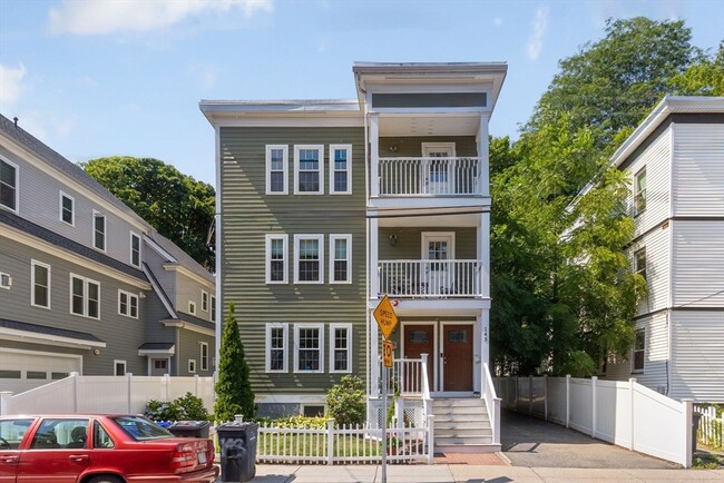 Building Photo - 143 Williams St