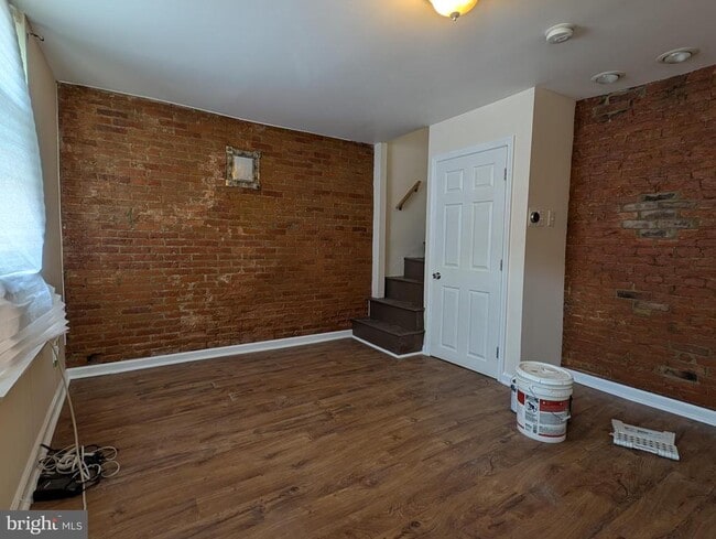 Building Photo - 2546 Tulip St