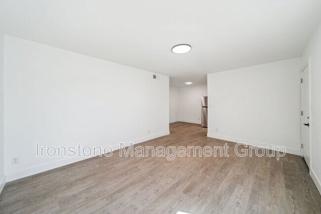 Foto del edificio - 3165 E 49th St