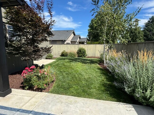 Building Photo - 2435 Bridgewater Way