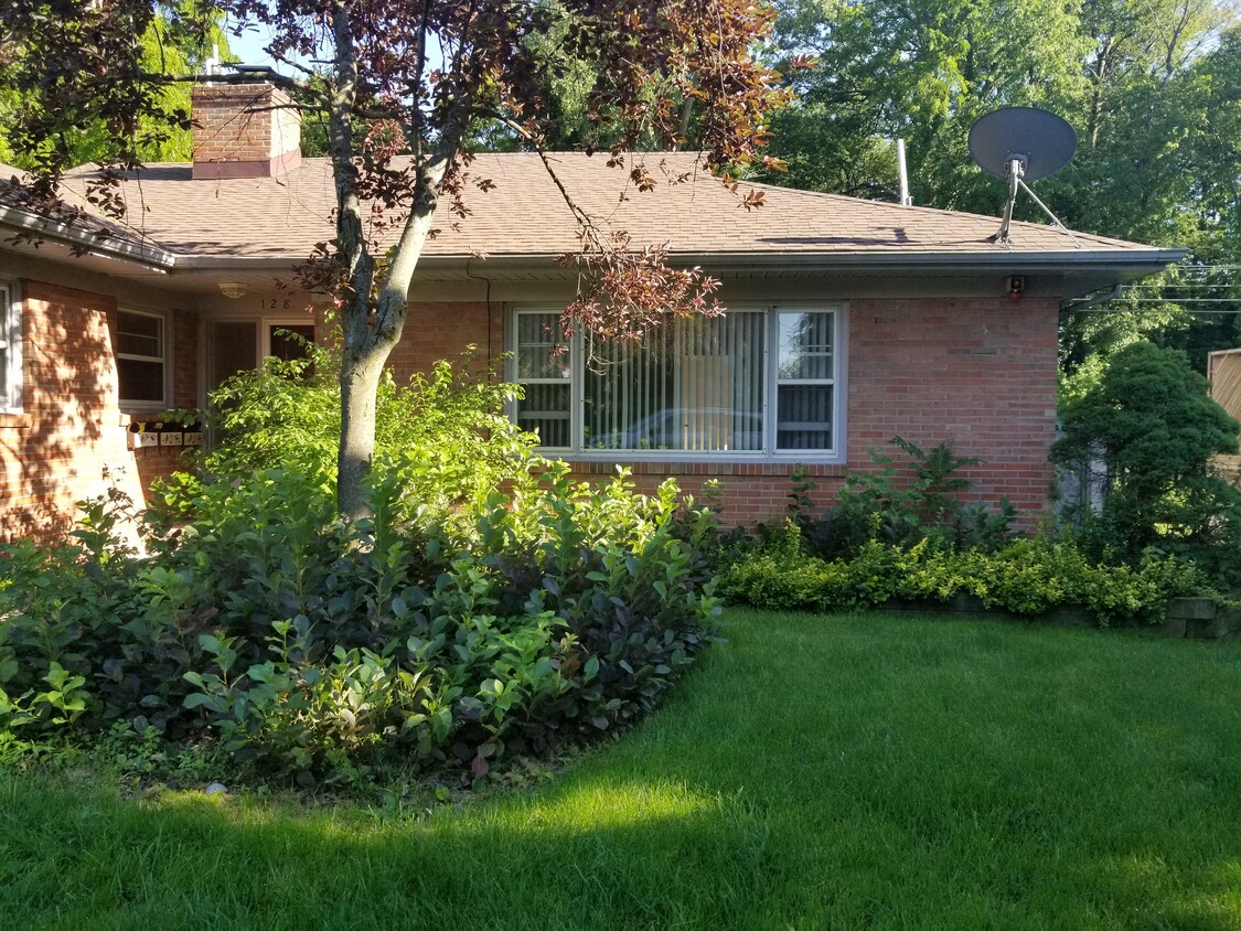 Primary Photo - 128 Whitehills Dr