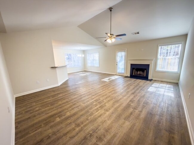 Building Photo - Beautiful Home with Fenced Backyard Near UGA Vet School