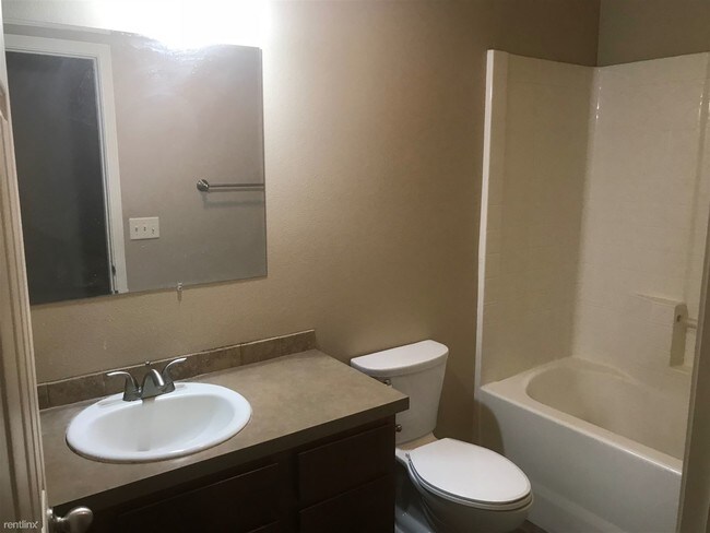 Building Photo - 2 br, 1 bath Duplex - 602 S 81st Pl B