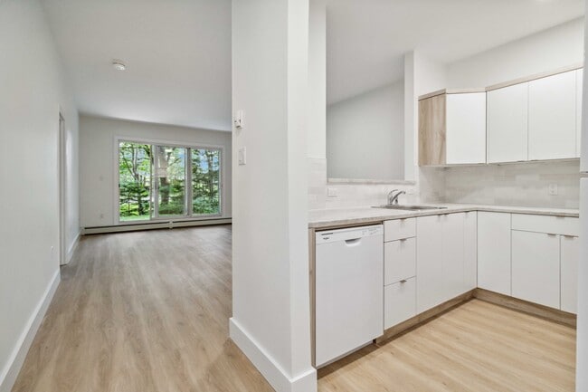 Building Photo - WELCOME TO GARDENSTONE - TWO BEDROOM PLUS DEN APARTMENT AVAILABLE