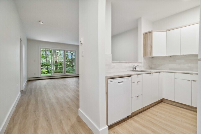 Photo du bâtiment - WELCOME TO GARDENSTONE - TWO BEDROOM PLUS DEN APARTMENT AVAILABLE