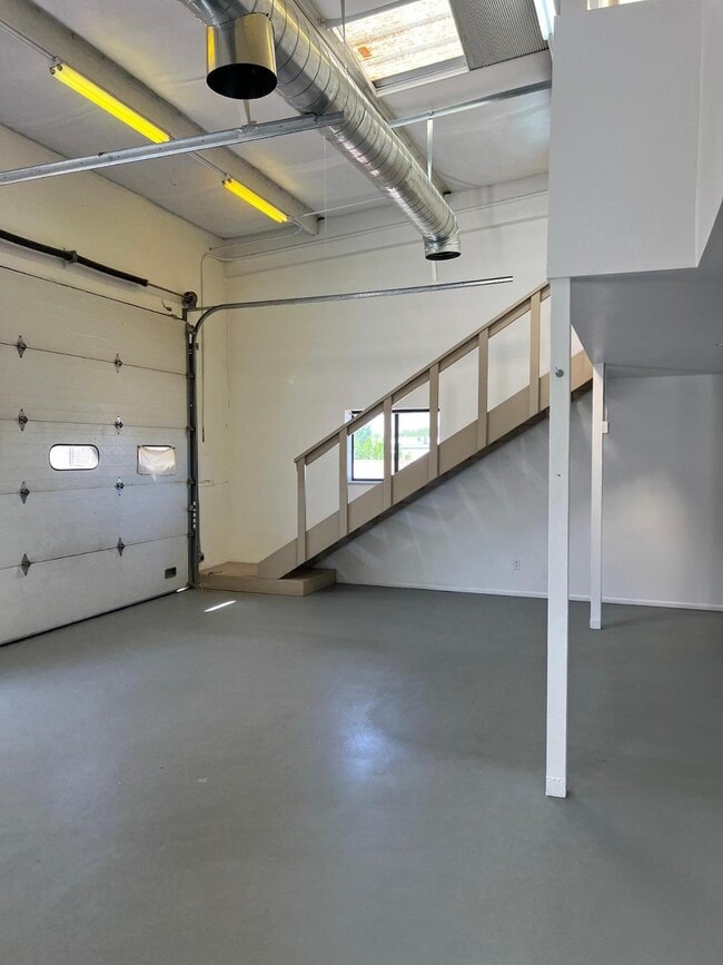 Building Photo - 2754 Agua Fria St