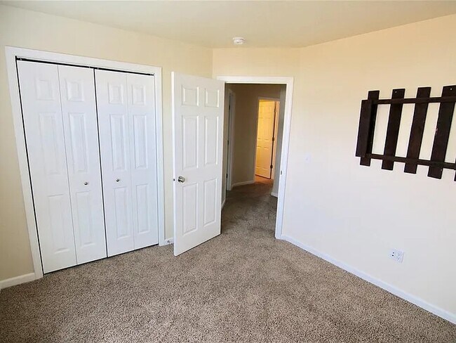 Foto del edificio - 906 Powers Blvd