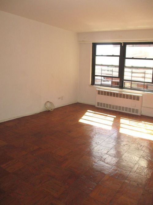 Building Photo - 405 Grand St