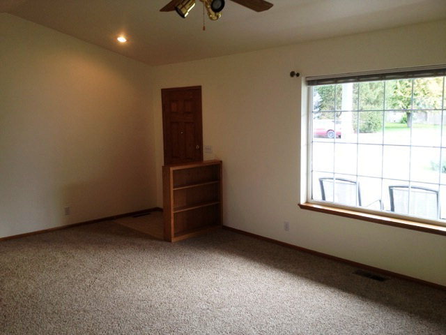 Foto del edificio - Ground level Home