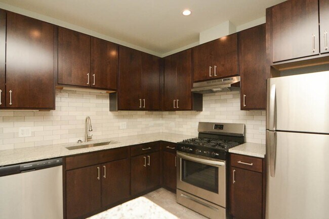 Building Photo - 1152 Maple Ave