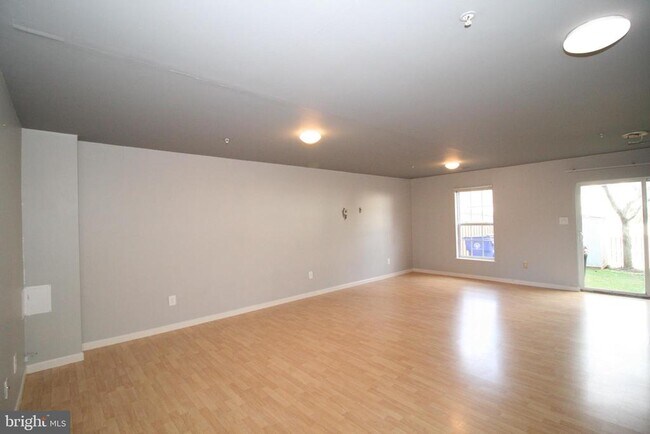 Building Photo - 153 Fieldstone Ct