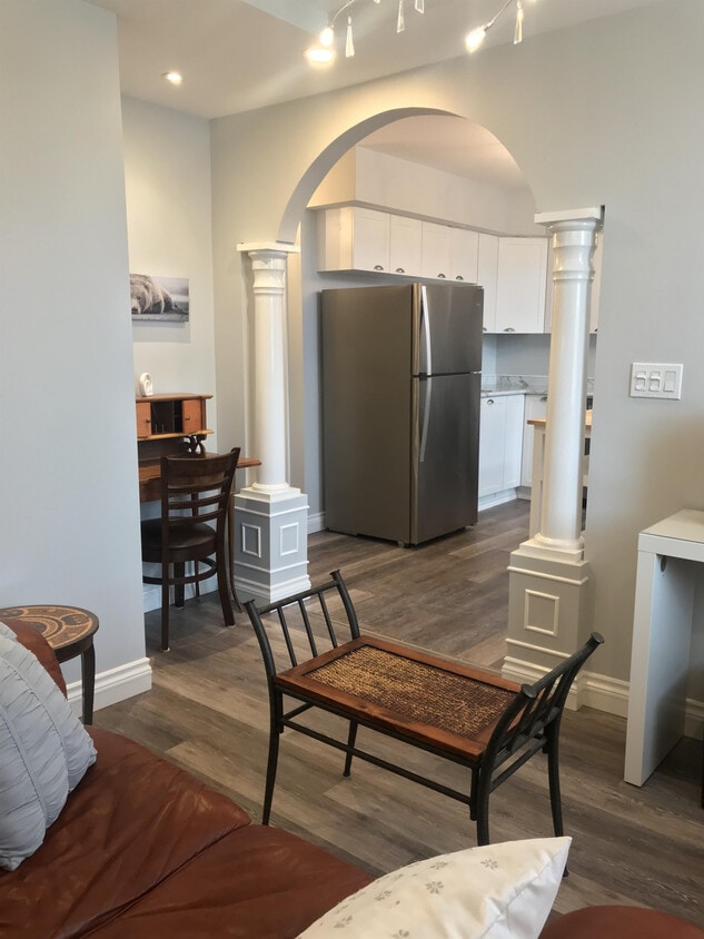 Primary Photo - 242 Bridge St