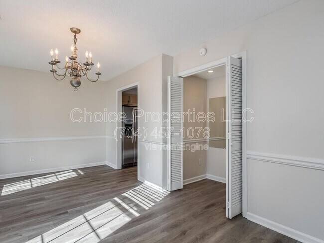 Foto del edificio - 8358 Knights Bridge Rd