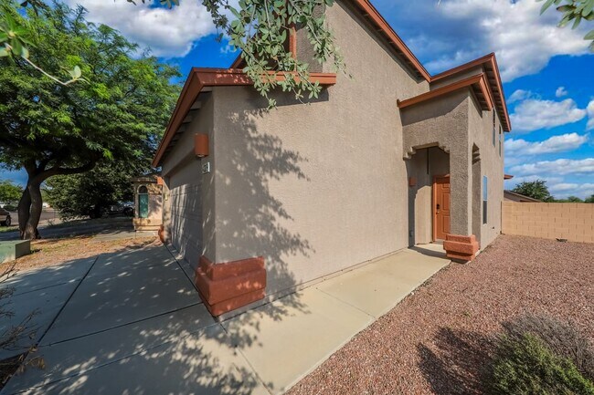 Building Photo - 4279 E Ocotillo Desert Trail