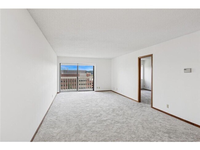 Foto del edificio - AVAILABLE NOW - Gorgeous 2 BR, 2 BA Condo,...