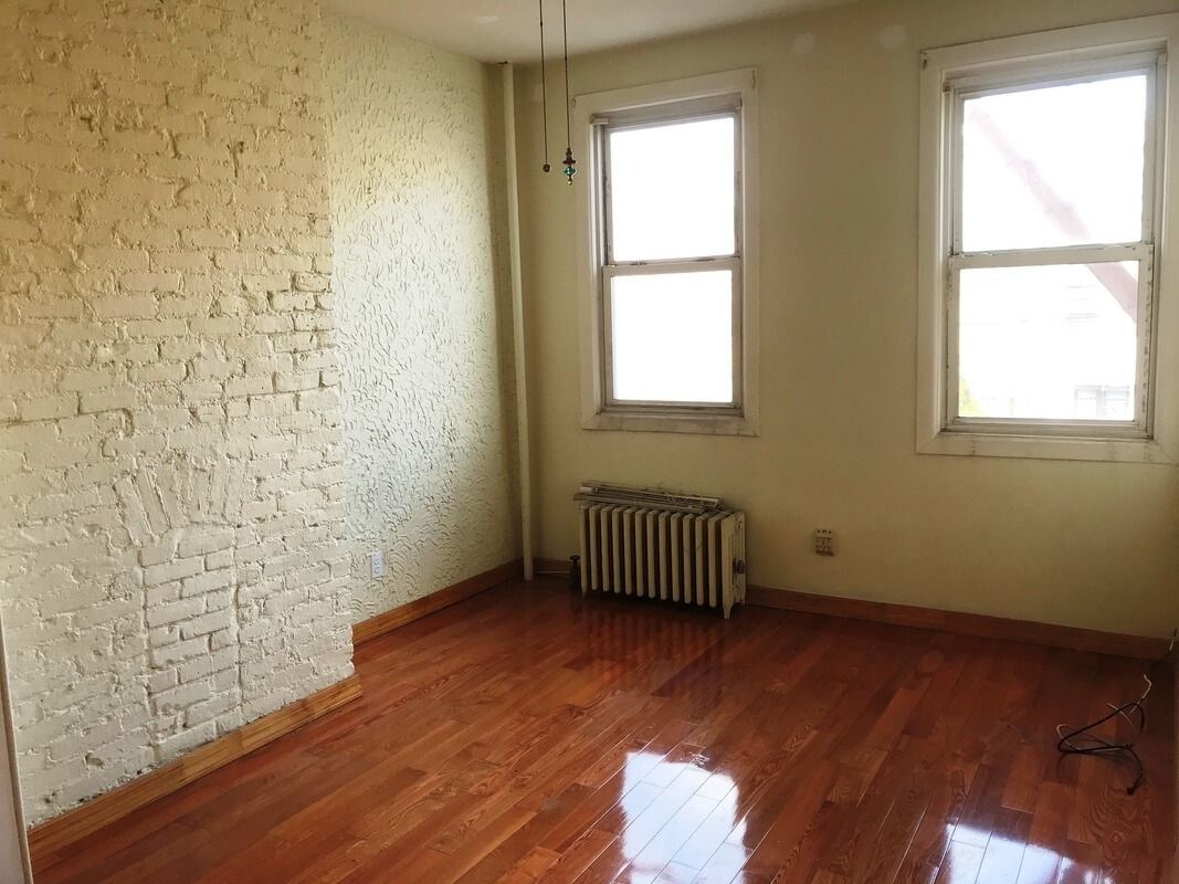 Primary Photo - 549 59th St