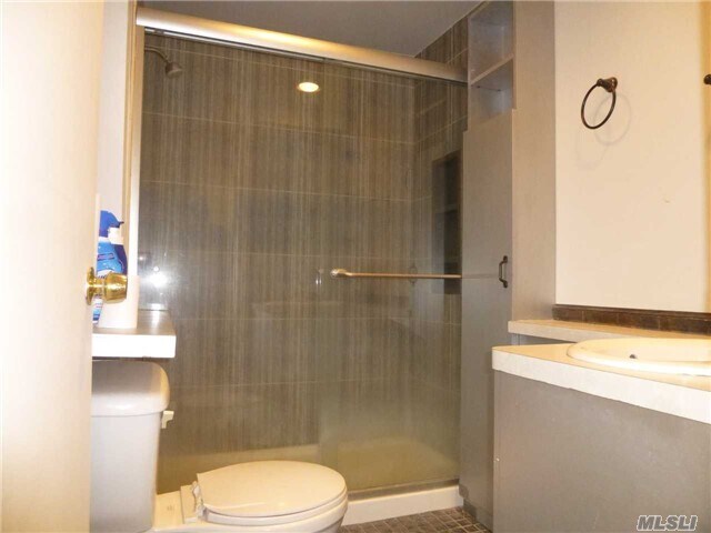 Foto del edificio - 210 Pond Ln