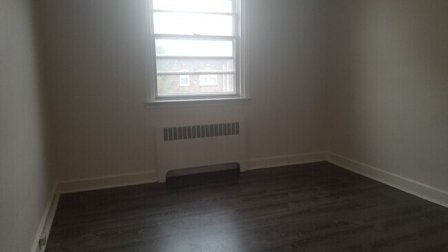 Building Photo - AMAZING 2Bd/1Ba in CHESTNUT HILL!!!