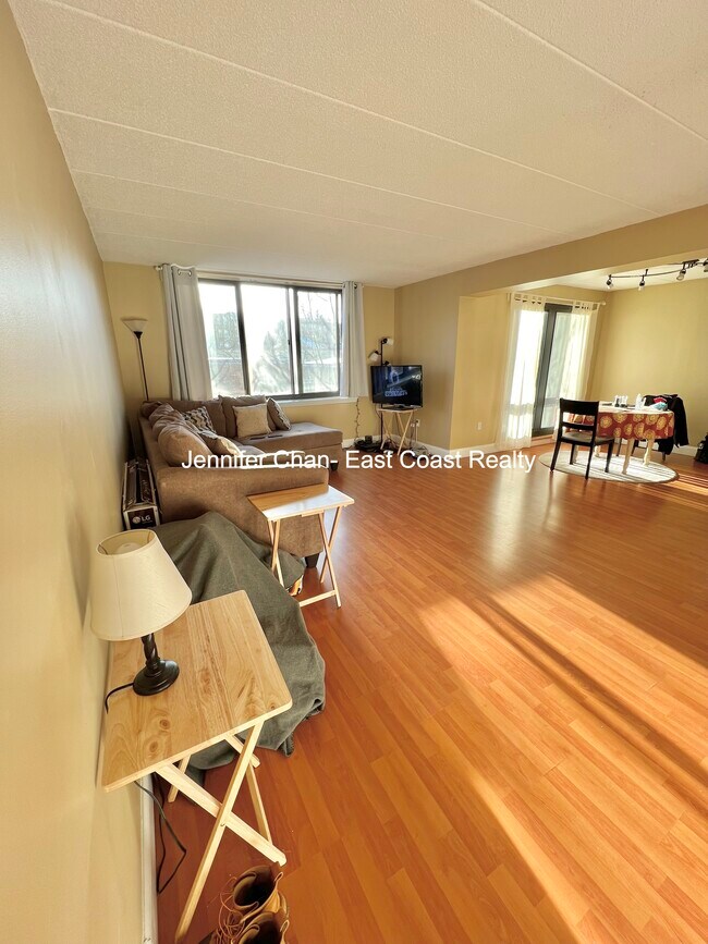 Foto del edificio - 85 Brainerd Rd