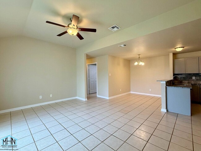 Building Photo - Bright & Beautiful 3-Bedroom 2-Bath Home Conveniently Located to FT SAM and Randolph AFB!