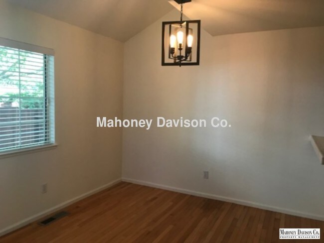 Building Photo - 828 Vineyard Pl