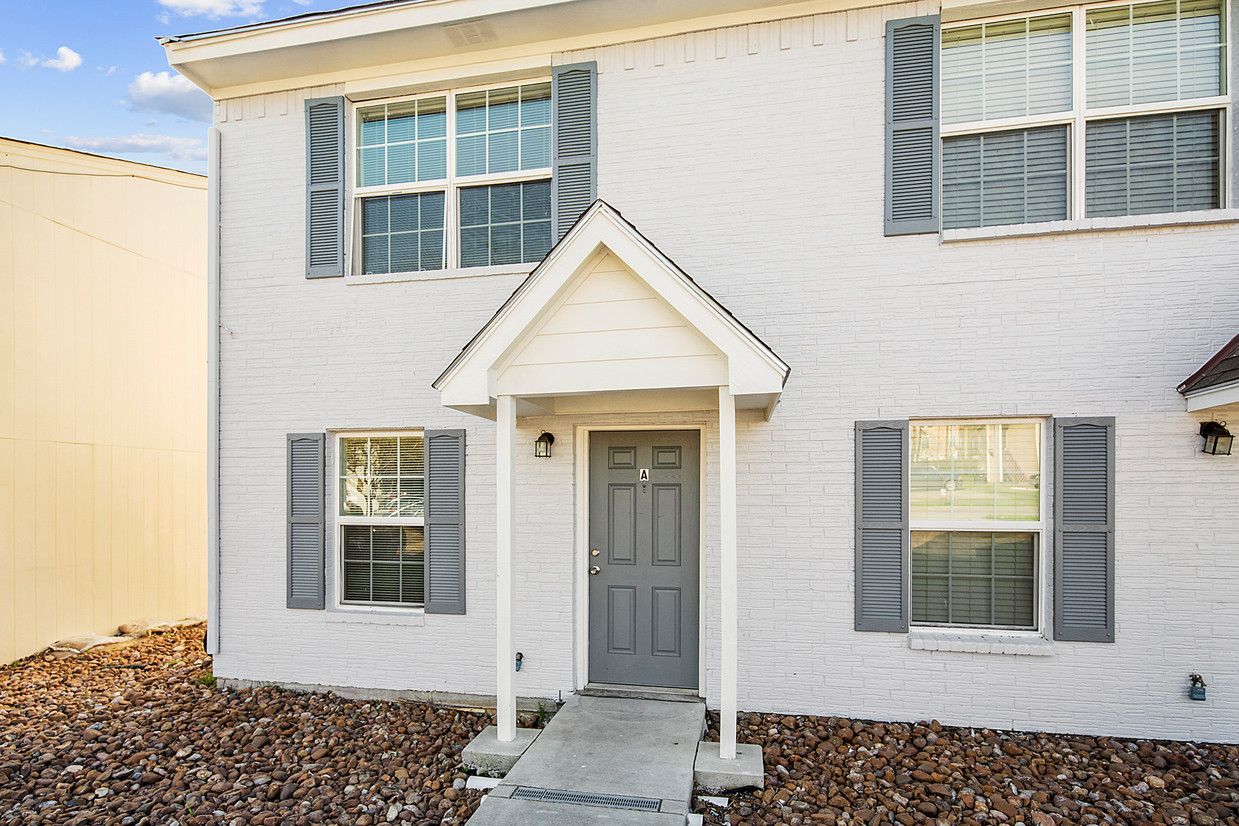 Primary Photo - 3110 Briarcrest Dr