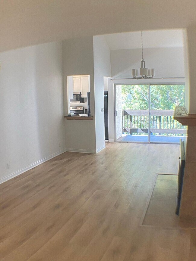 Foto del edificio - 8305 Summertime Ln
