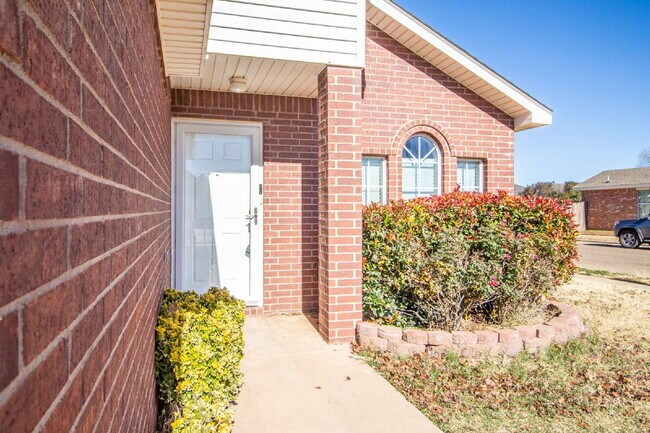 Building Photo - "Charming 3-Bed, 2-Bath Home!"
