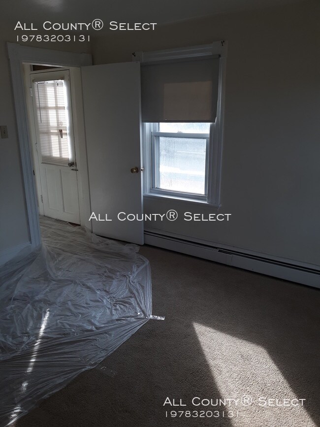 Building Photo - One Bedroom First Floor Apartment