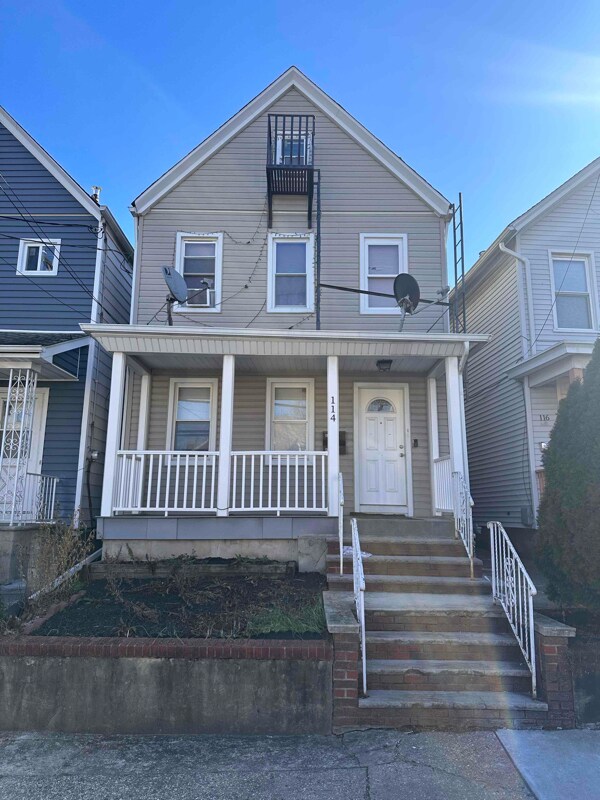 Primary Photo - 114 Washington Ave